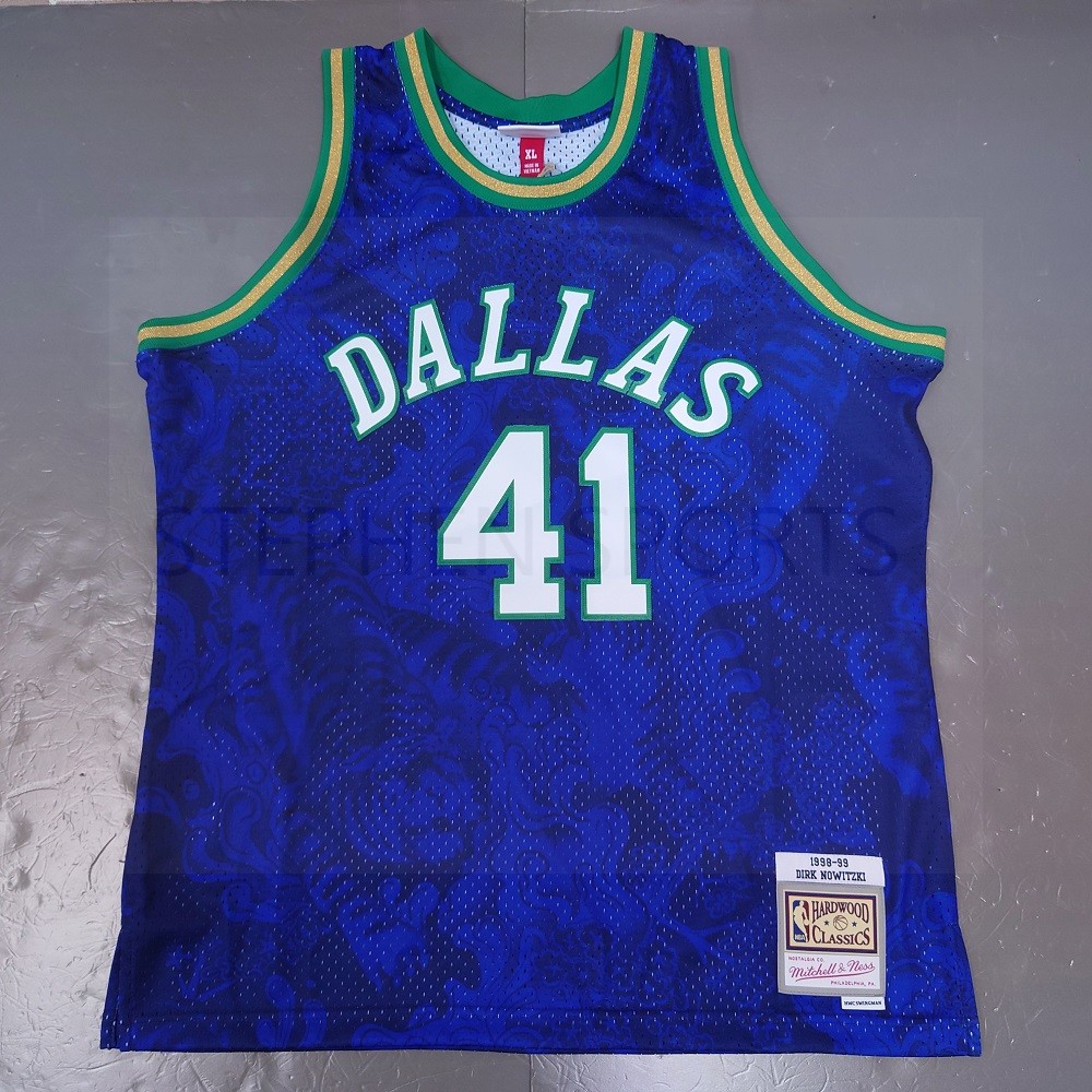Mitchell & Ness NBA Dallas Mavericks Dirk Nowitzki Swingman Jersey