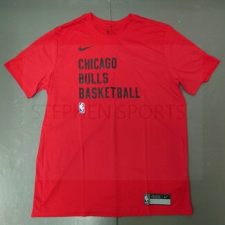 Nike NBA Chicago Bulls Essential T-Shirt Colour: Red